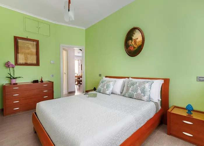 Amore Rentals - Rose Sorrento House